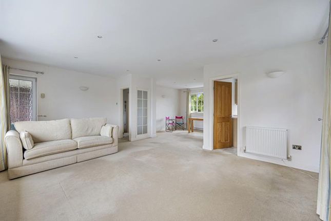3 Lindow Court Kings Road, Wilmslow photo 4