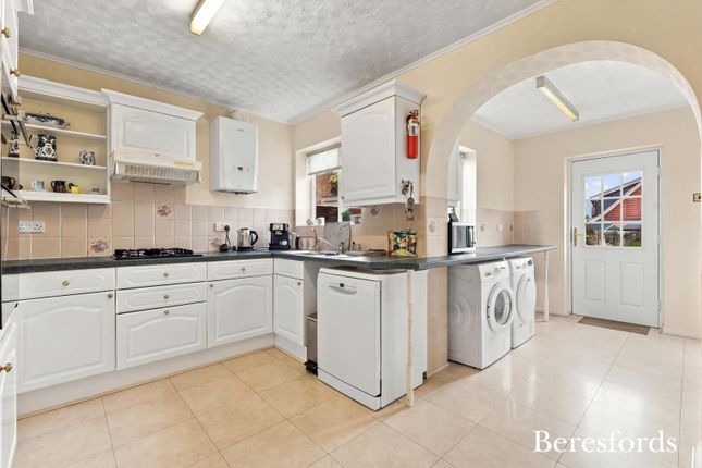 92, Woodland Avenue, Brentwood photo 2