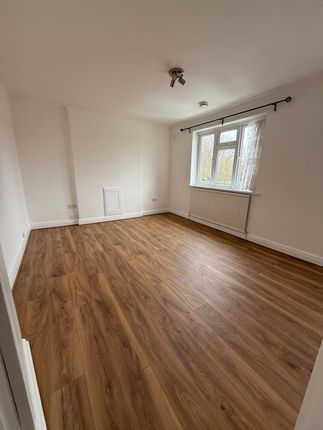 815 Harrow Road, Wembley photo 3