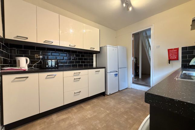 5-bed terraced on 72, Coburn Street, Cardiff, £2,800/mo