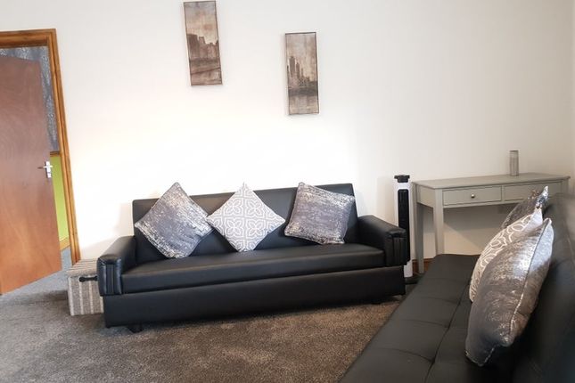 Flat to rent in Hill Rise, Leicester