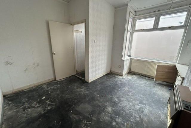 47, Parkfield Avenue, Rusholme photo 2