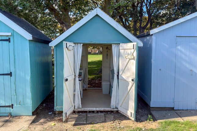 Studio house on Beach Hut 265, Golf Road, Felixstowe, £7,995