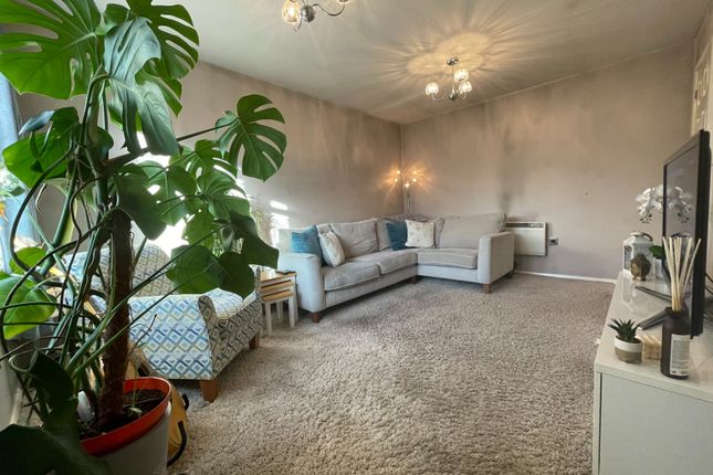 64, New Heyes, Wirral photo 2