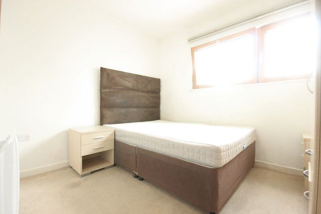 Flat 618 Cutmore, Barking photo 4
