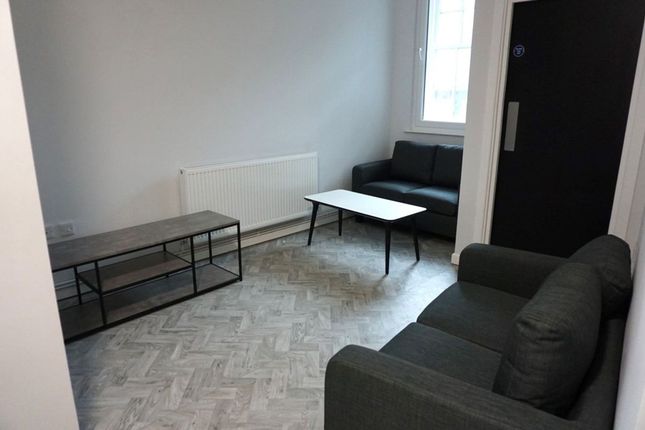 Room 4, Flat A, 10-11, Poultry Arcade, Nottingham, Nottingham photo 4