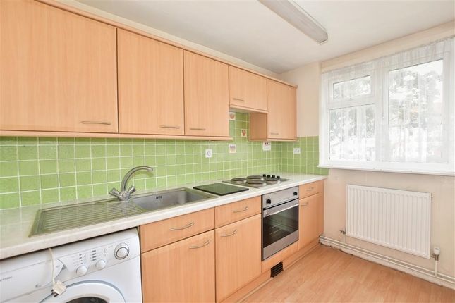 27, Chigwell photo 4