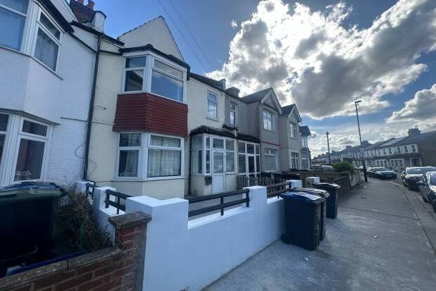 Thumbnail Terraced house to rent in Colliers Water Lane, Thornton Heath