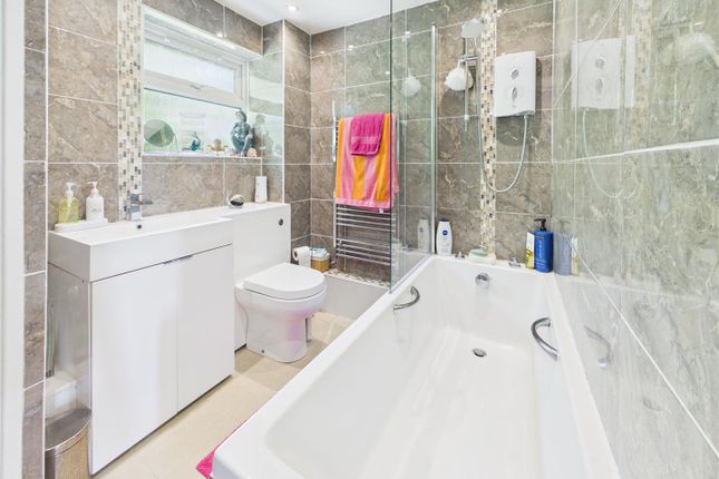 5 William Lilly House, Trenchard Close, Walton-On-Thames photo 4