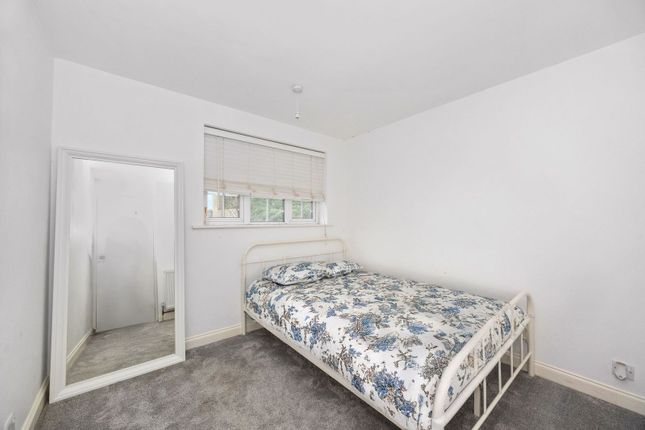 19, Barnfield Gardens, Brighton photo 4