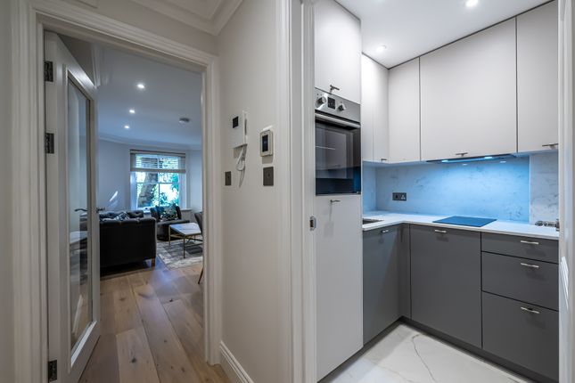 3, 34, Ashburn Place, London photo 4