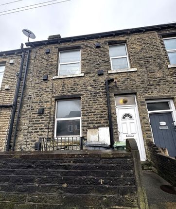 1-bed flat on 215, New Hey Road, Huddersfield, £135,000