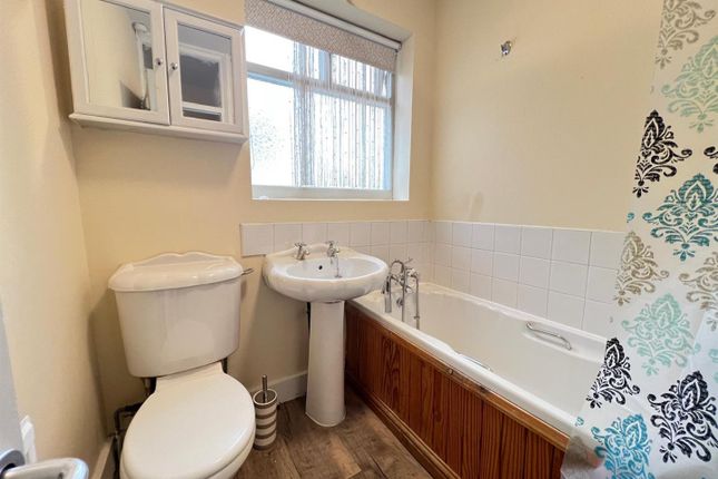 205, Crow Lane, Romford photo 5