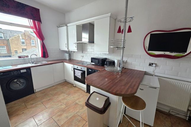 8b Mowbray Close, Sunderland photo 3