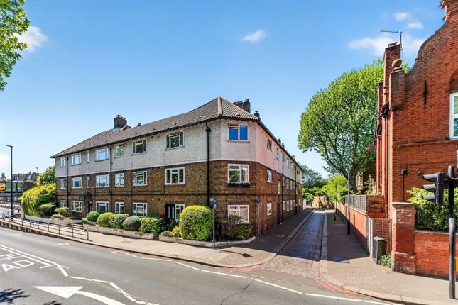 2-bed flat on Flat 18, Stevenson House, 28, Latchmere Road, London, £300,000
