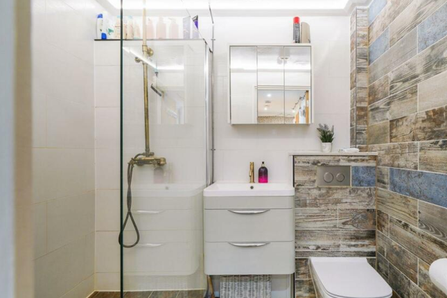 Flat 13, Greary Court, London photo 5