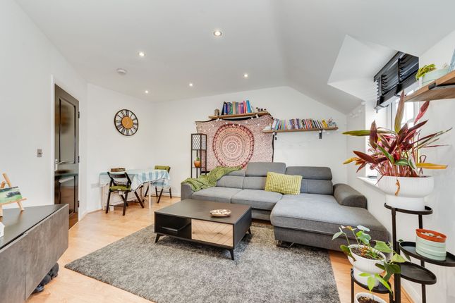 102 Doveholes Drive, Sheffield photo 4