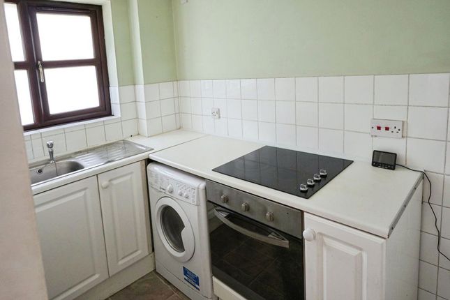 Flat 6, Emerald House, Rainham photo 4