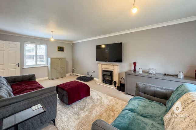 10, Grenadier Close, Reading photo 3