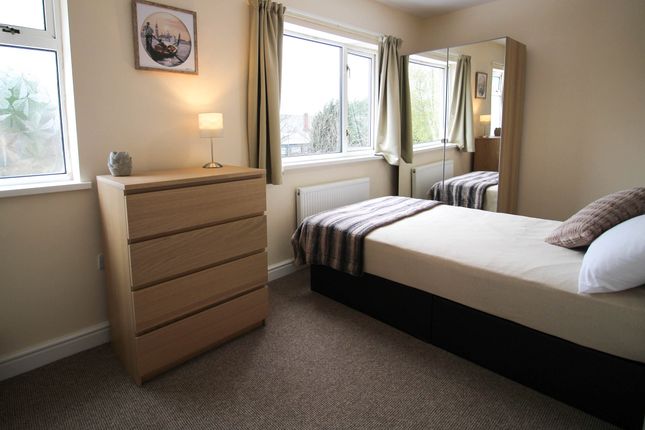 Room to rent in Woodhouse Road, Doncaster