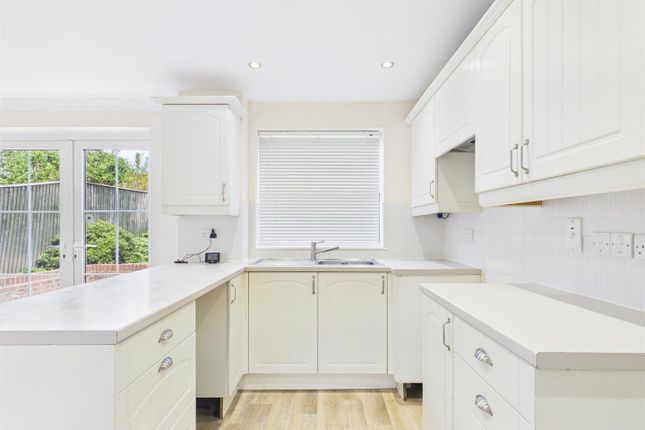 2, Hazlehurst Drive, Aylesbury photo 3