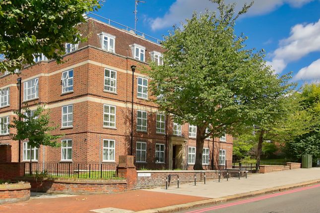 Flat for sale in Fairfield Drive, Wandsworth