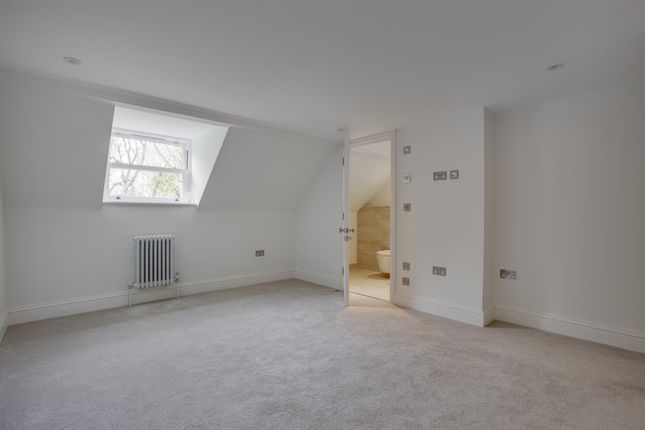 Flat for sale in London Road, Loudwater, High Wycombe