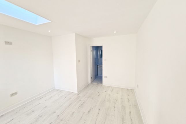 30, Newmarket Road, Crawley photo 5