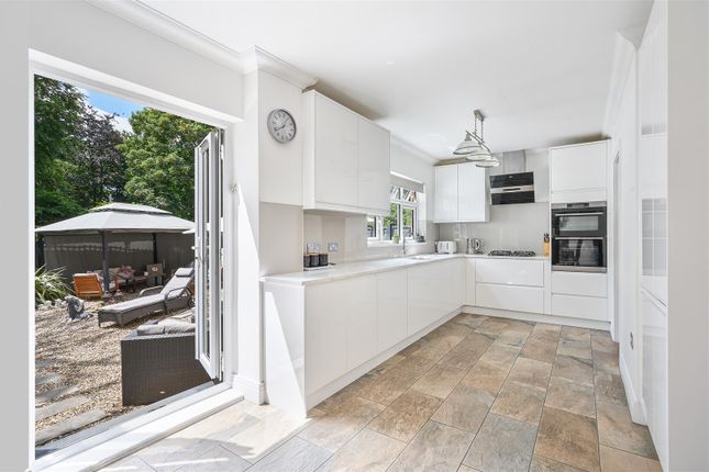 4, Bywood Close, Banstead photo 3