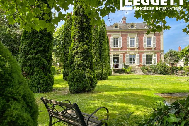 Villa for sale in Mouy, Oise, Hauts-De-France