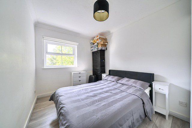 134, Chelveston Crescent, Hampshire photo 5