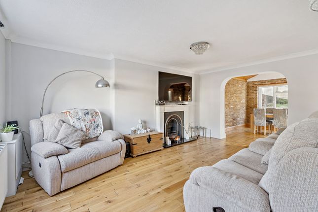 175 The Harebreaks, Watford photo 2