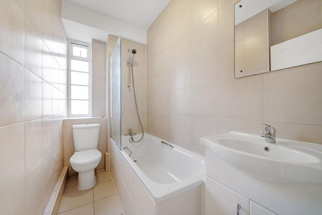 Flat for sale in Brixton Hill, London