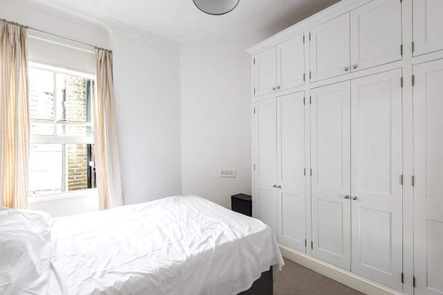 Flat for sale in Cremorne Road, London