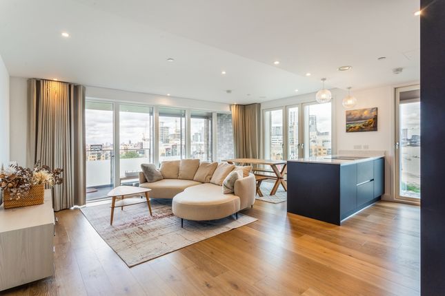 Flat to rent in Willis House, North Greenwich