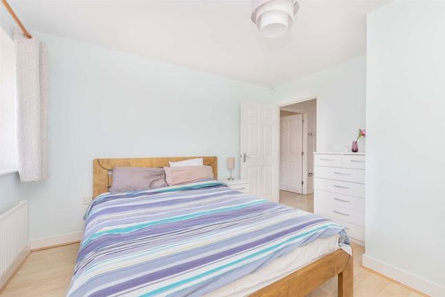 56, Pettacre Close, London photo 4
