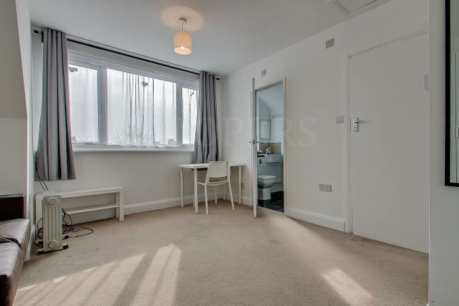 21, Kendal Road, London photo 3