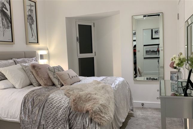 Flat 12,, Heathland House, Ickenham photo 5