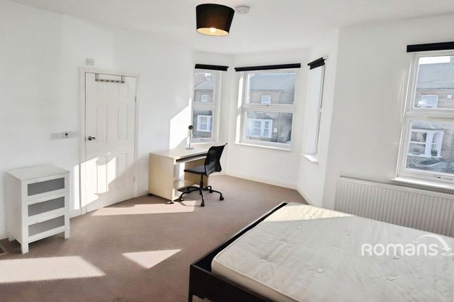 Room 5, 8, Hinton Road, Uxbridge photo 2