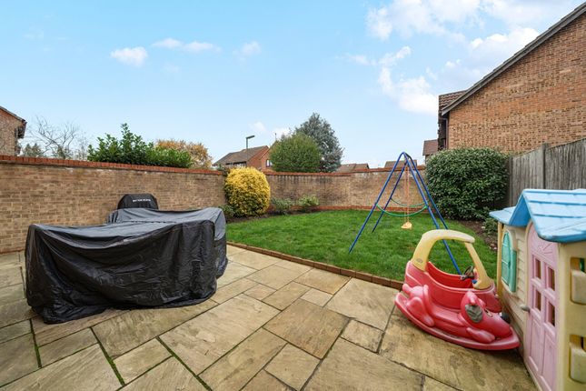 31, Suffolk Drive, Burpham photo 3
