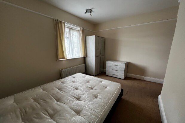Room to rent in 54 Iddesleigh Road, Bournemouth