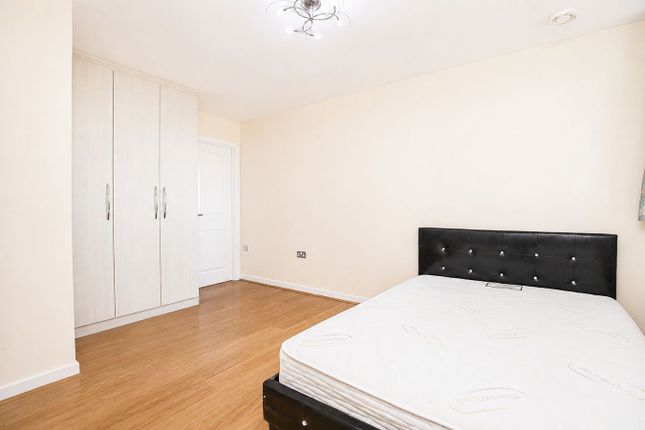 The Junction, Grays Place, Slough photo 5