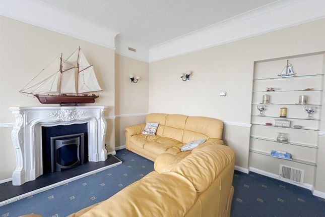 F4, 8, West Parade, Bexhill photo 3