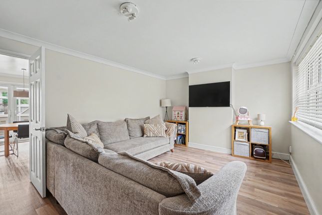 754, Meresborough Road, Medway photo 2