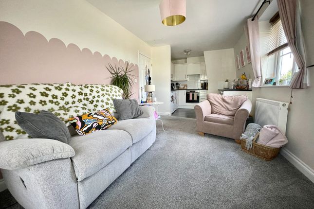 Flat 25, Wisteria Court, Benfleet photo 3