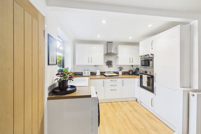8, Hurn Close, Hull photo 4