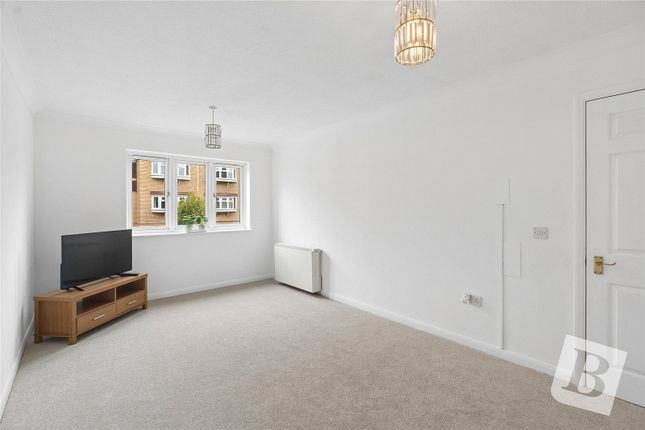 18, Huskards, Upminster photo 2