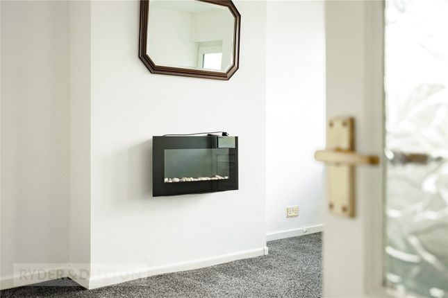 17, Regent Drive, Mossley photo 4