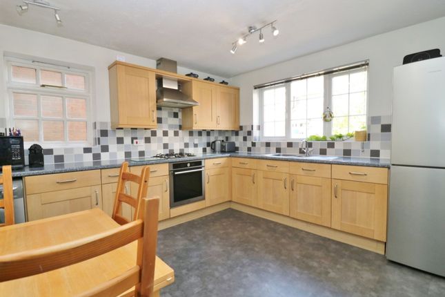 111 Missenden Acres, Southampton photo 3