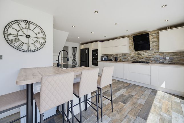 4, Bryn Dryslwyn, Bridgend photo 3